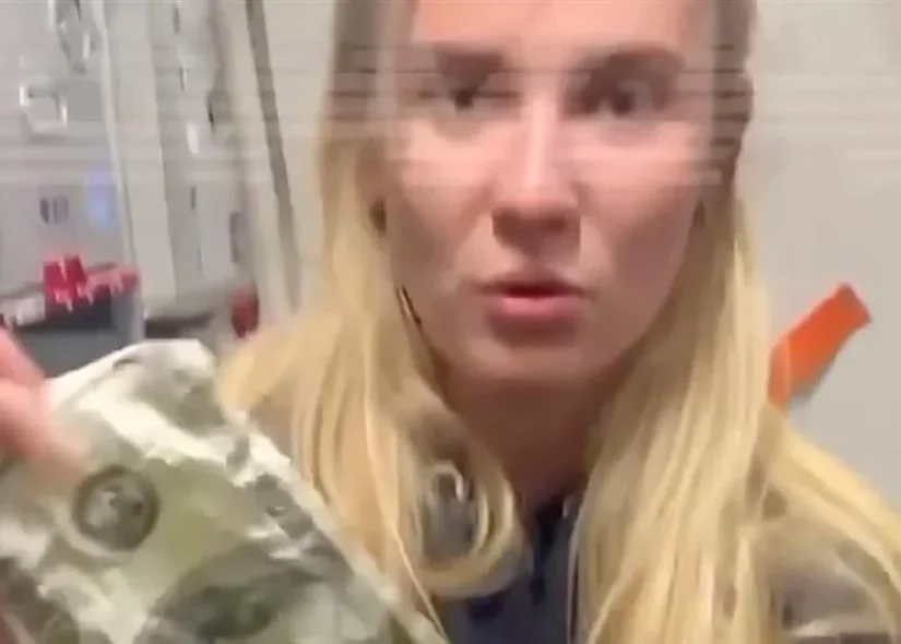 Ρωσίδα έκανε στοματικό σεξ σε συνεπιβάτη της σε αεροπλάνο χωρίς τη συναίνεσή του!