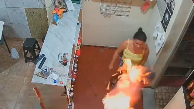 Βίντεο: Τον έκαψε ζωντανό επειδή τον ζήλευε