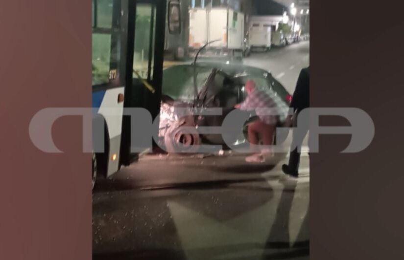Δύο τραυματίες από τροχαίο στον Πειραιά - Αυτοκίνητο πέρασε με κόκκινο και έπεσε πάνω σε λεωφορείο