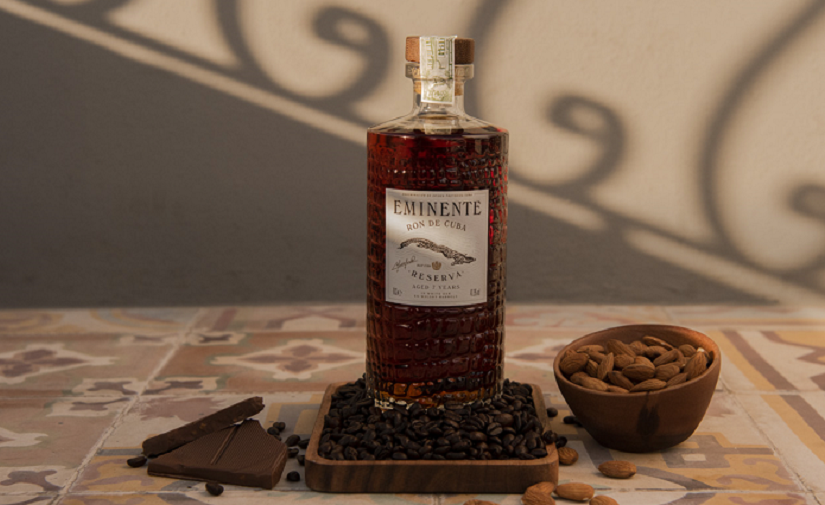 Φέτος τα Χριστούγεννα απολαύστε το premium Eminente Reserva 7YO Rum με το απόλυτο γλυκό των εορτών, το panettone με Eminente Rum του Αντώνη Σελέκου!