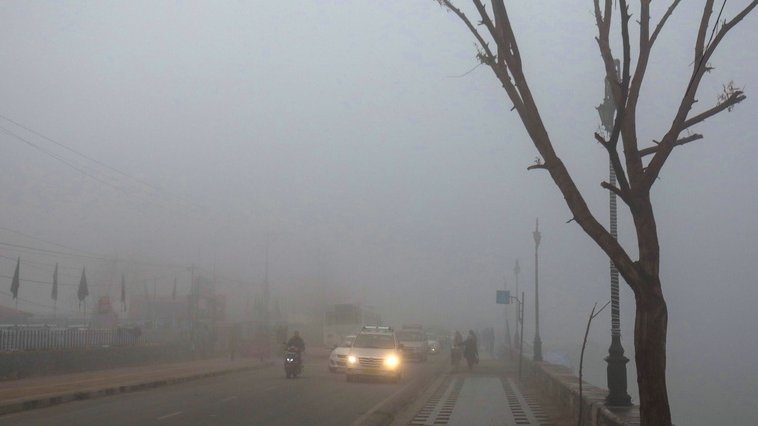 Προβλήματα στις πτήσεις και τα δρομολόγια τρένων στο Νέο Δελχί λόγω πυκνής ομίχλης