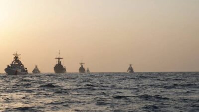 Ανταλλαγές πυρών ΗΠΑ-Ιράν την ώρα που ο Τραμπ δηλώνει ότι είναι σε ισχύ η κατάπαυση του πυρός