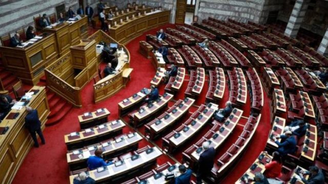 Ρινγκ η Βουλή: Ο πρώην "Σπαρτιάτης" Φλώρος επιτέθηκε στον Γραμμένο της Ελληνικής Λύσης