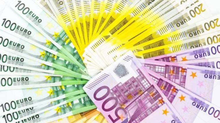 Άμεση αύξηση του κατώτατου μισθού στα 908 ευρώ μηνιαίως προτείνει η ΓΣΕΕ