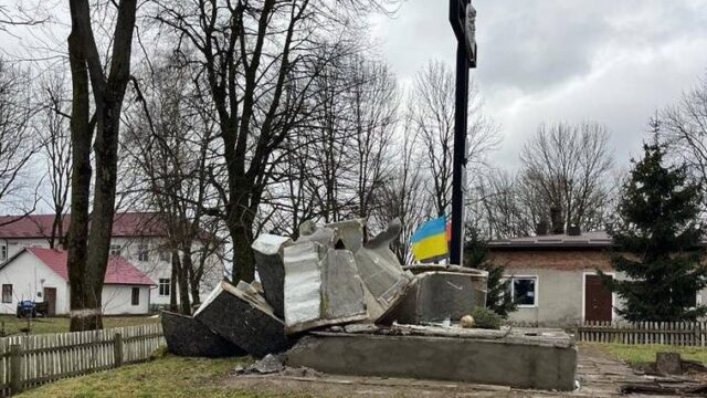 H περιφέρεια Λβιβ έγινε η πρώτη στην Ουκρανία που αφαίρεσε «όλα» τα μνημεία της σοβιετικής εποχής
