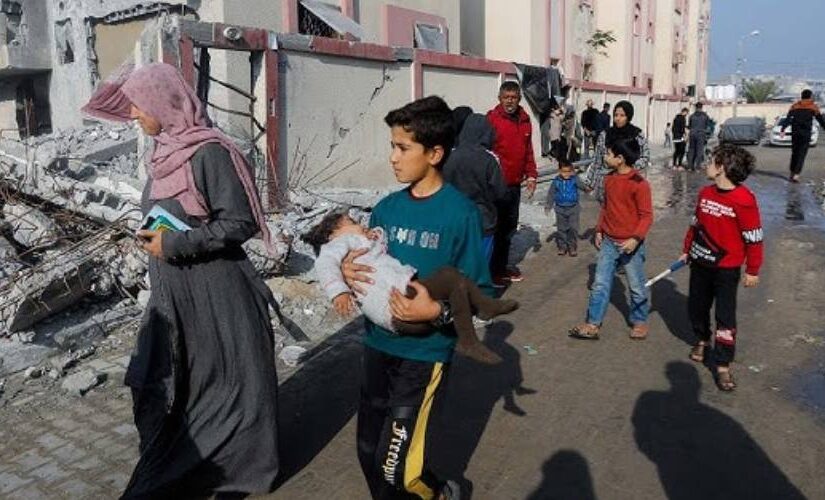 Φορτηγά με ανθρωπιστικές προμήθειες έφθασαν στη Λωρίδα της Γάζας, λέει το Ισραήλ