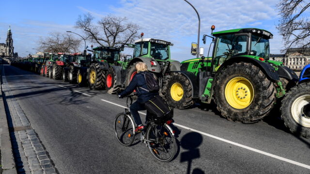 Εκνευρίζουν τη γερμανική ηγεσία τα μπλόκα των αγροτών που τους κόβεται η επιδότηση
