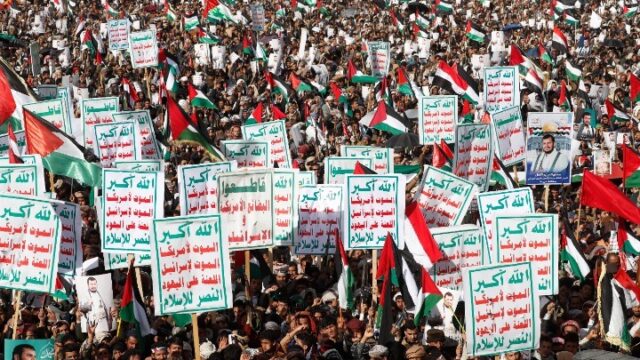 Εκατοντάδες διαδηλωτές στην Υεμένη λόγω των πληγμάτων ΗΠΑ και Βρετανίας