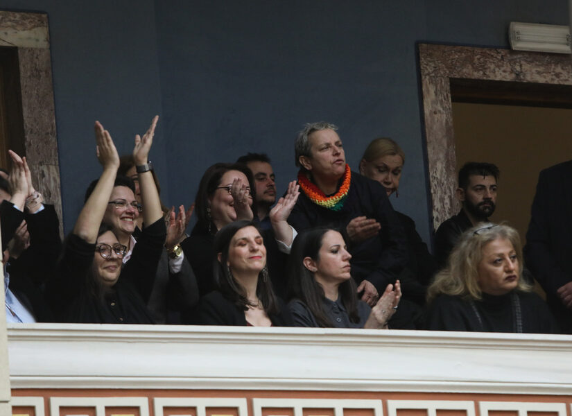 Είκοσι οκτώ πρεσβείες στην Ελλάδα χαιρετίζουν την υιοθέτηση της νομοθεσίας για την ισότητα στον γάμο