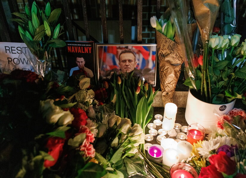 Η σορός του Ναβάλνι δεν έχει μεταφερθεί στο νεκροτομείο - Πάνω από 110 συλλήψεις διαδηλωτών στη Μόσχα