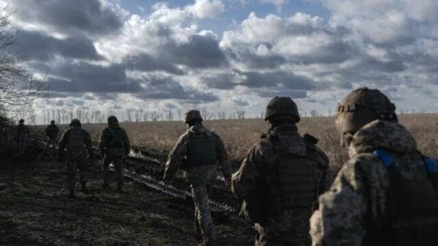 Τι σημαίνει η υποχώρηση των ουκρανικών δυνάμεων από την Αβντίιφκα,