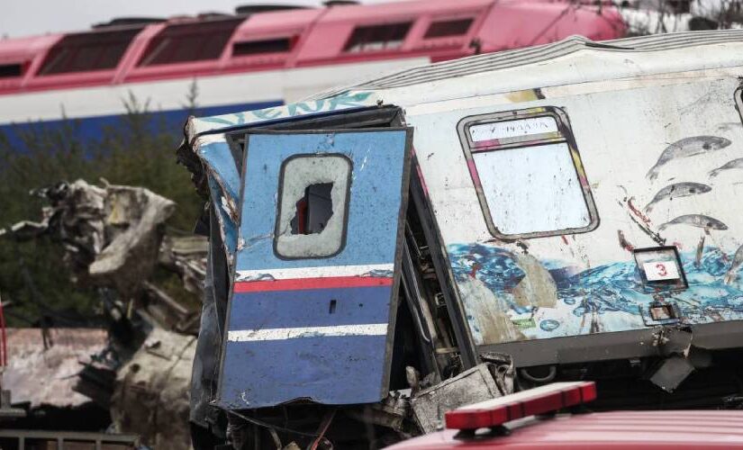 Μνημόσυνο στη μνήμη των θυμάτων της σιδηροδρομικής τραγωδίας στα Τέμπη