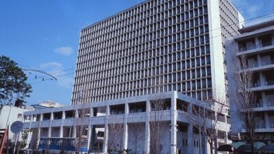Τσακώθηκε με θαμώνα και έβγαλε πιστόλι στη γυναίκα του