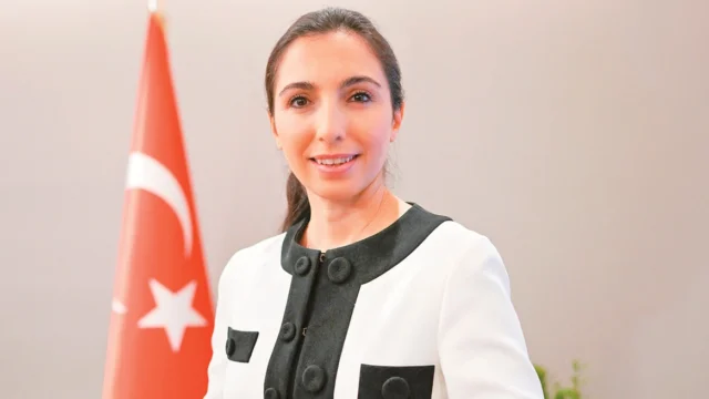 “Φάγανε” τη διοικήτρια της τουρκικής Κεντρικής Τράπεζας – Υποχώρησε η λίρα
