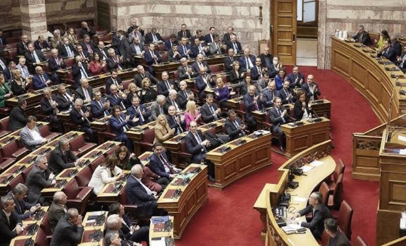 Τροπολογία για επαναφορά 13ου και 14ου μισθού κατέθεσε το ΚΚΕ