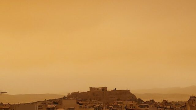 Δυστοπική εικόνα στην Αθήνα και άλλες πόλεις λόγω αφρικανικής σκόνης – Πότε υποχωρεί