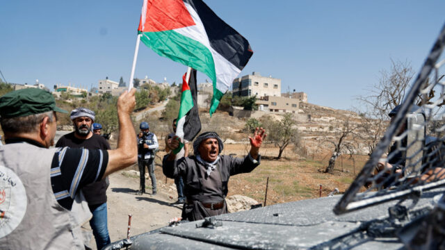 Ένταση στη Δυτική Όχθη: Ισραηλινοί στρατιώτες πυροβόλησαν δύο Παλαιστίνιους