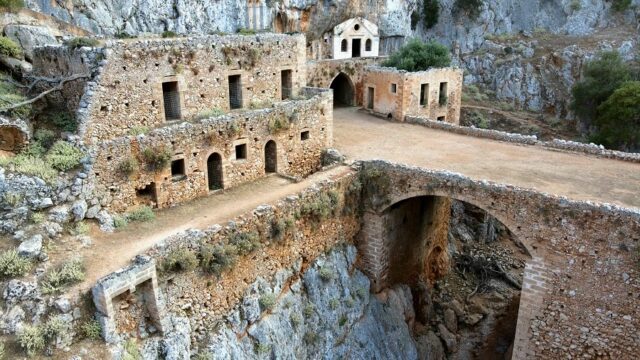 Καθολικό: Το παλαιότερο αλλά άγνωστο μοναστήρι της Κρήτης μέσα στο απόκρημνο φαράγγι, Θεόφιλος Μπάμπουλης