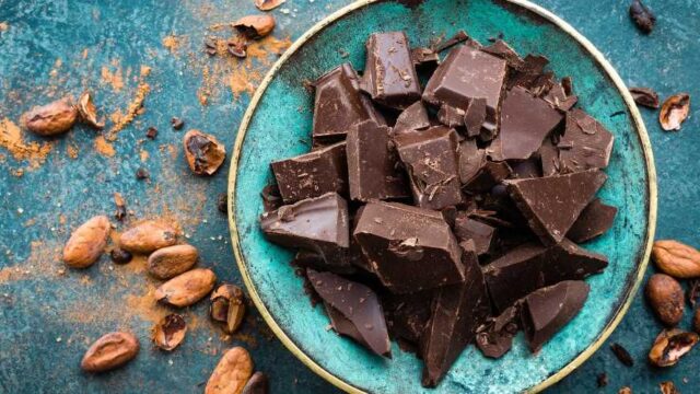 Εάν σας αρέσει η σοκολάτα είναι προτιμότερη η μαύρη ή η γάλακτος;, Πολυχρονάκη Δέσποινα