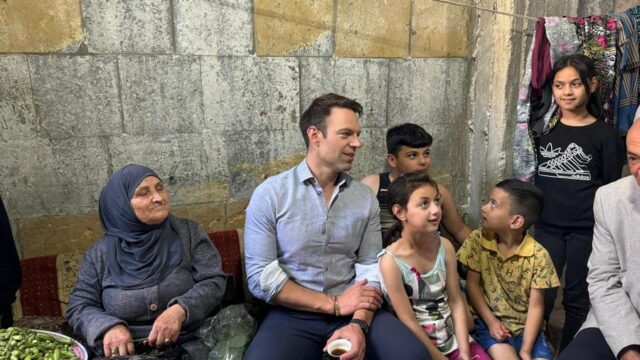 Στον προσφυγικό καταυλισμό της Παλαιστίνης “Αλ Άΐντα” ο Στέφανος Κασσελάκης
