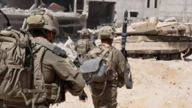 Ολομέτωπη επίθεση του Ισραήλ στη Ράφα - Εγκαταλείπουν την πόλη οι Παλαιστίνιοι,