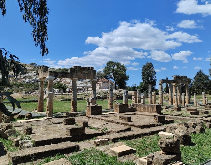 Άρτεμις κουροτρόφος, Κωνσταντίνος Μπούρας