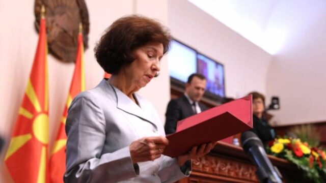 Ορκίστηκε Πρόεδρος η Σιλιάνοφσκα στα Σκόπια - Ανέφερε τη χώρα της σκέτη "Μακεδονία",