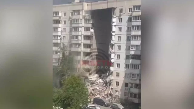 Ρωσία: Επτά νεκροί από κατάρρευση πολυκατοικίας δέκα ορόφων – Οι Ουκρανοί τα ρίχνουν στους Ρώσους