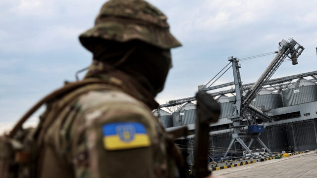 Ο γενικός εισαγγελέας της Ουκρανίας κατηγορεί τις ρωσικές δυνάμεις ότι αποκεφάλισαν Ουκρανό στρατιώτη