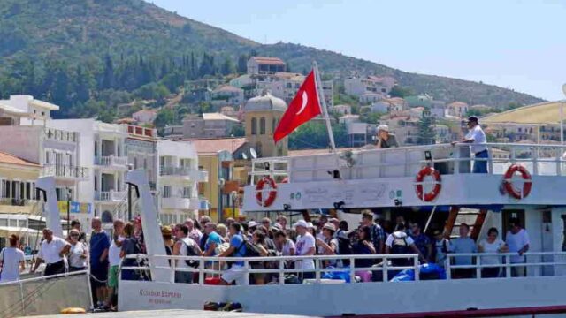 "Απόβαση" Τούρκων τουριστών στα νησιά του Αιγαίου! Κωνσταντίνος Κόλμερ