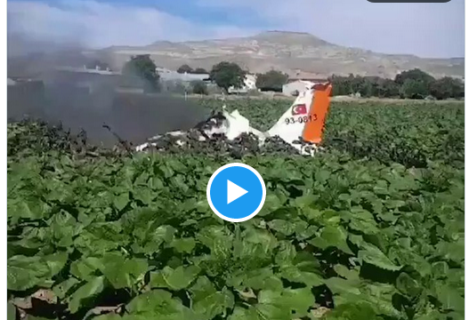 Νεκροί δύο Τούρκοι πιλότοι από συντριβή εκπαιδευτικού στην Καισάρεια – Προσπάθησαν να μην το ρίξουν σε αγρότες