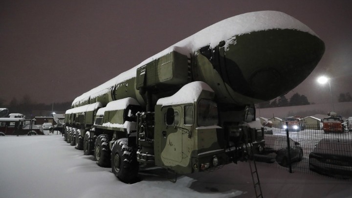 Αντίδραση Μόσχας στη δήλωση ότι το ΝΑΤΟ θα βγάλει τα πυρηνικά από τις αποθήκες – Στην Κορέα ο Πούτιν