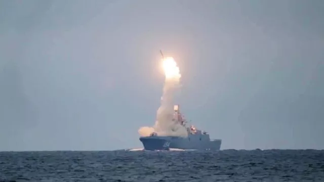 Ρωσικό υπουργείο Άμυνας: Άσκηση με πυραύλους μεγάλου βεληνεκούς στον Ατλαντικό Ωκεανό εν πλω για Κούβα