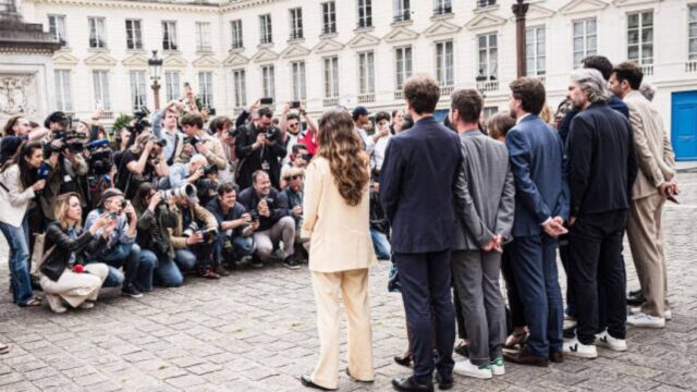 Αποσύρονται στη Γαλλία 190 υποψήφιοι βουλευτές για να μπλοκαριστεί η Λεπέν,