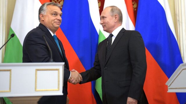 Ουγγαρία-Ρωσία: Στη Μόσχα έφθασε ο Ορμπάν για συνομιλίες με τον Πούτιν