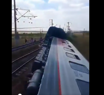 Ρωσία: 140 τραυματίες από εκτροχιασμό τρένου μετά από σύγκρουση με φορτηγό