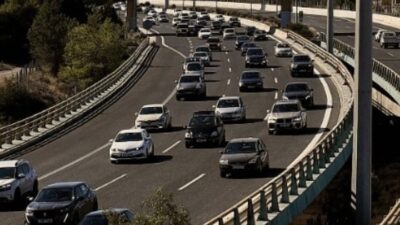 Τουλάχιστον 1,2 δισ. αναμένει να εισπράξει το κράτος από τα τέλη κυκλοφορίας