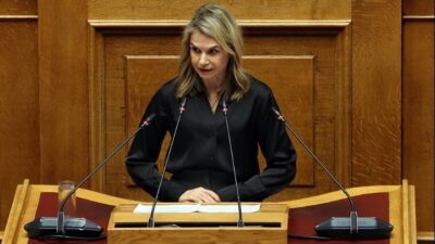 Μ. Αποστολάκη: Πανικόβλητη η κυβερνητική προπαγάνδα από την ηθική απομόνωση που υφίσταται