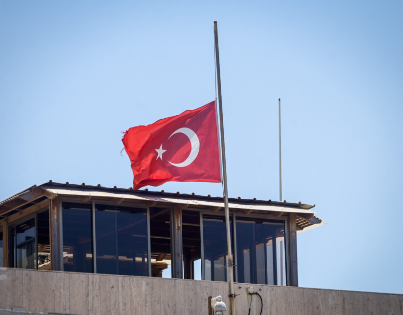 Διάβημα του Ισραήλ επειδή η σημαία της τουρκικής πρεσβείας ήταν μεσίστια για τον Χανίγια
