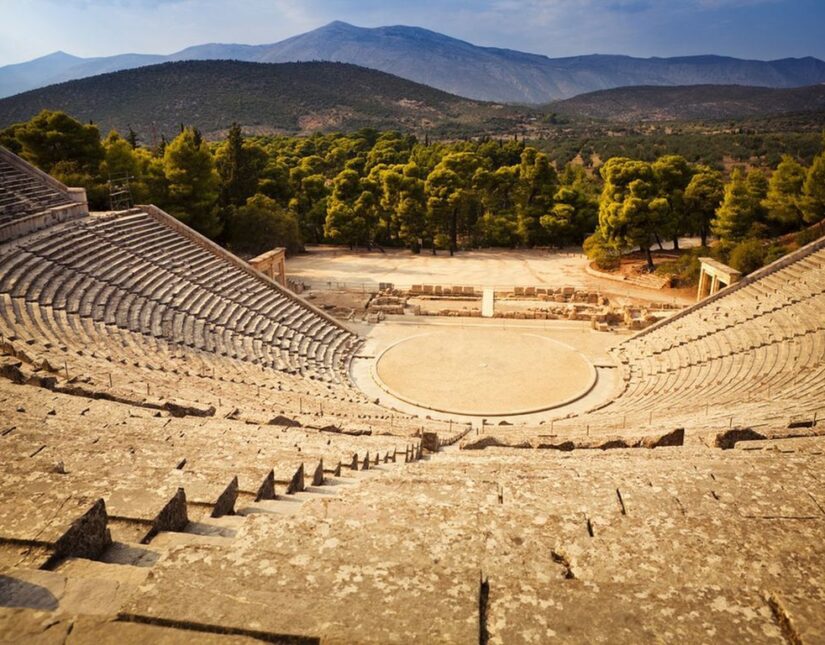 Αρχαίο Θέατρο Επιδαύρου: Το τελειότερο αρχαίο ελληνικό θέατρο από άποψη ακουστικής και αισθητικής