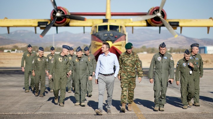 Βελόπουλος: Δεν είναι κομπάρσοι οι πιλότοι για το show του Μητσοτάκη