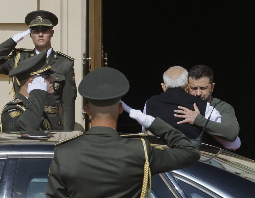 Ο Ινδός πρωθυπουργός αγκάλιασε και τον Ζελένσκι – Συμφωνία με ΗΠΑ σε αμυντικά