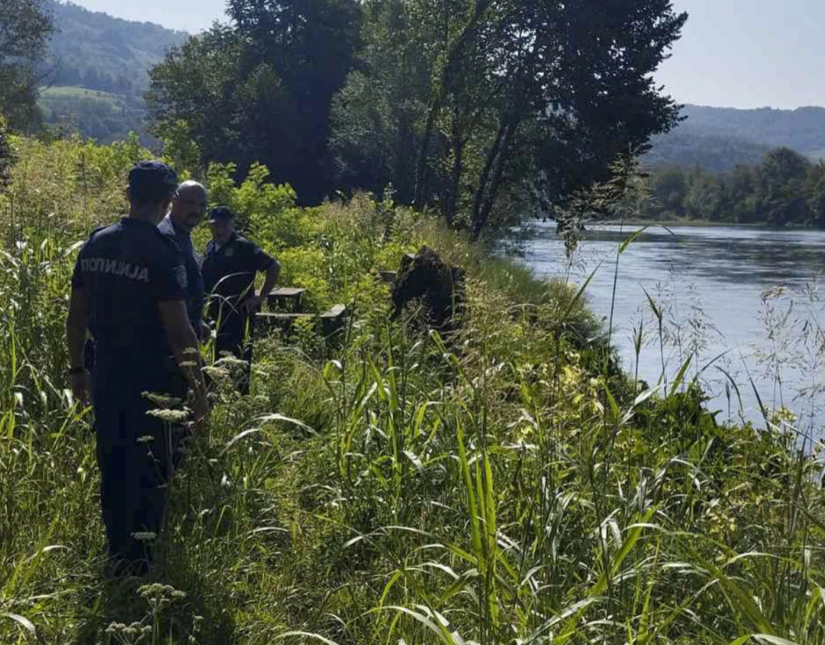 Εννέα νεκροί από ανατροπή σκάφους μεταναστών κατά τη διέλευση ποταμού από τη Σερβία στη Βοσνία