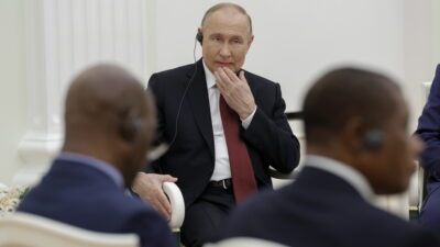 Πέντε χρόνια ακόμα στο τιμόνι δίνουν στον Πούτιν, ΑΠΟΣΤΟΛΟΠΟΥΛΟΣ