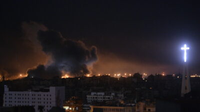 Το Ισραήλ σφυροκοπά "κέντρα διοίκησης και εγκαταστάσεις αποθήκευσης όπλων" της Χεζμπολάχ στη Βυρητό