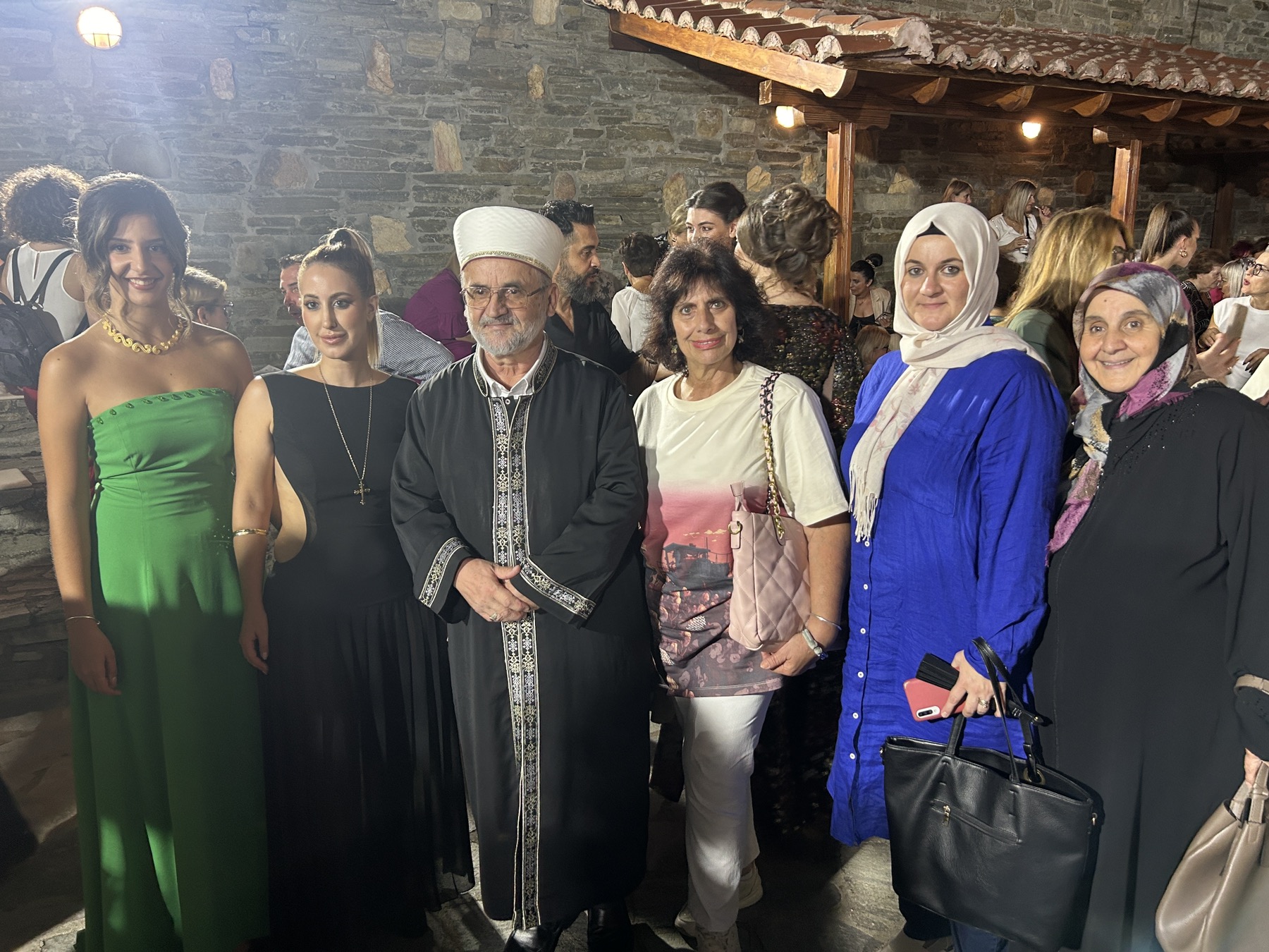 Σύγχρονα ρούχα με βάση την παράδοση: Μία ιδιαίτερη επίδειξη μόδας