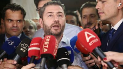 Σιδερένια μπάλα στο πόδι του ΠΑΣΟΚ ο Ανδρουλάκης! Κόμπρα