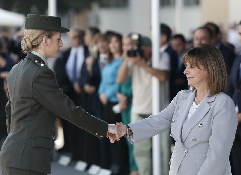 Θεσσαλονίκη: Η Πρόεδρος της Δημοκρατίας έδωσε τα ξίφη σε νέους αξιωματικούς