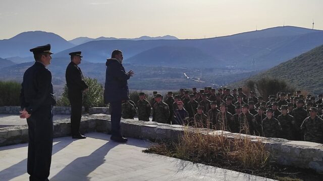 Στο Μαυσωλείο του Μαρτυρικού Διστόμου οι νέοι Πυροσβέστες