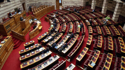 Πρόθεση ψήφου σε νέα δημοσκόπηση – Οι πολίτες για τα κόμματα Καρυστιανού-Τσίπρα